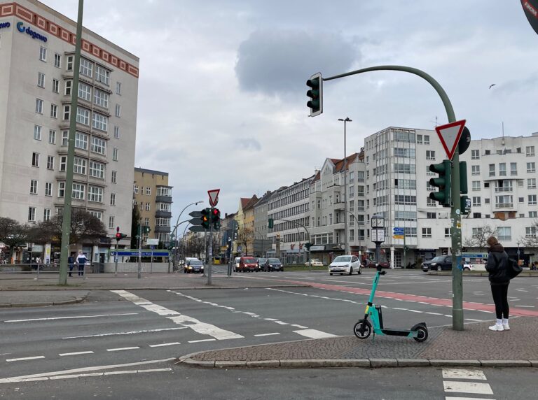 Nach schwerem Unfall: Grüne und SPD fordern, die Verkehrssicherheit auf dem Innsbrucker Platz herzustellen