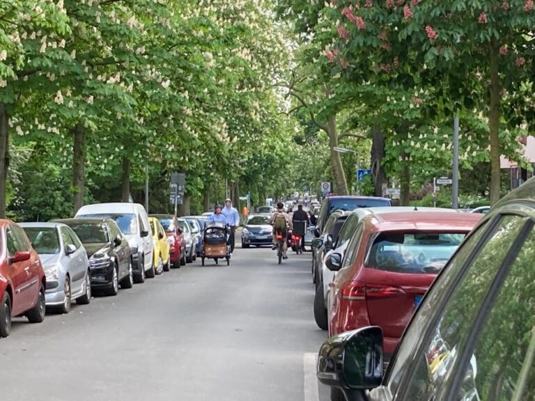 Sieben Jahre nach Grünen-Antrag für eine Fahrradstraße: Handjerystraße wird endlich verkehrssicher