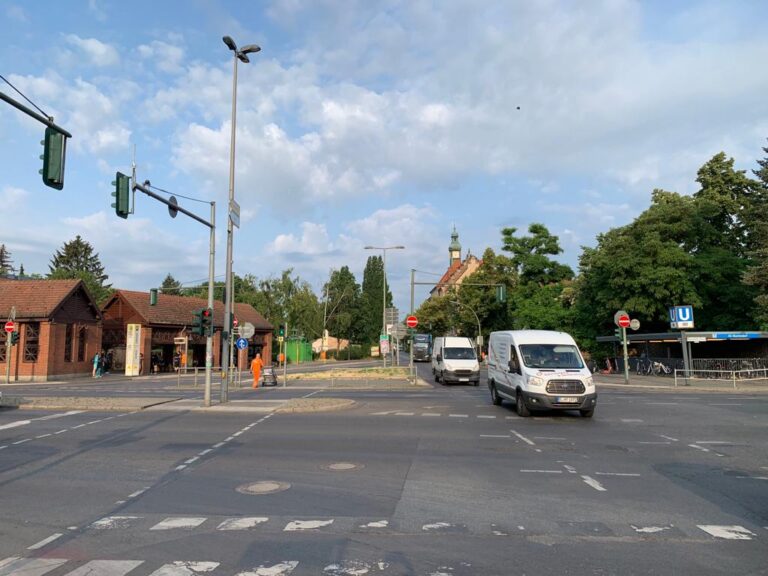 Kreuzung Friedenstraße/Mariendorfer Damm für den Fuß- und Radverkehr sicherer gestalten