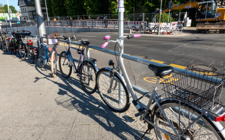 Fahrradparkplatz am S-Lichtenrade wird ausgeschildert: Grüne begrüßen Maßnahme zur Barrierefreiheit