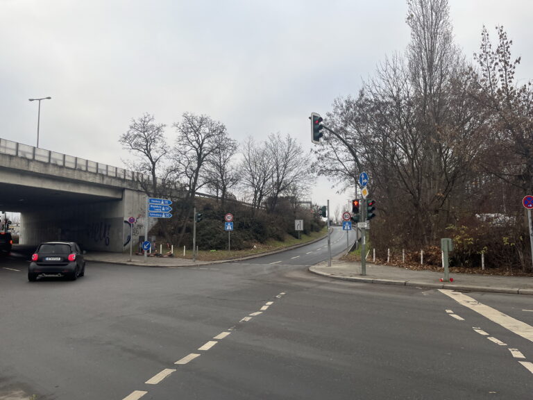 Rad- und Fußverkehr in der Oberlandstraße besser schützen – Sofortmaßnahmen ergreifen