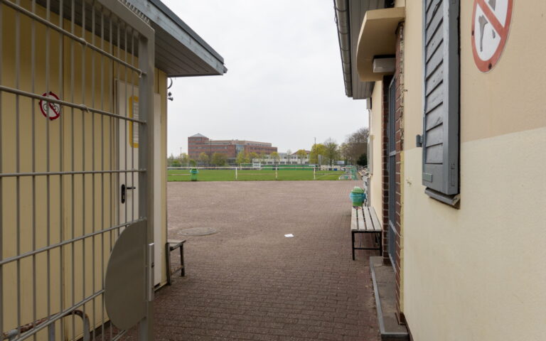 Ehemalige Hausmeisterwohnung an der Sportanlage Monumentenstraße wieder nutzbar machen