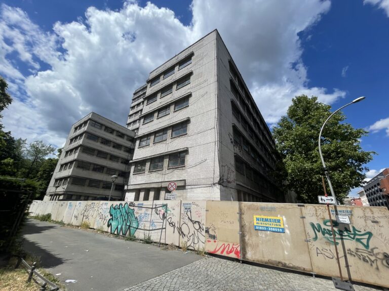 Grüne machen Druck: Wohnen im Kathreiner-Hochhaus? Besser als Leerstand!