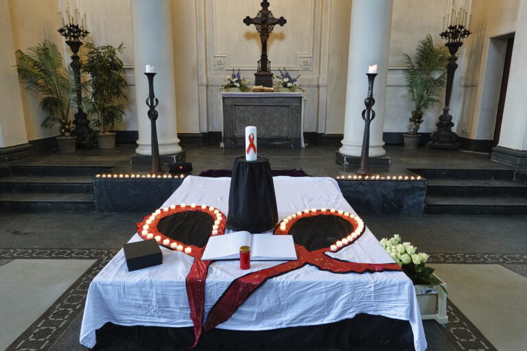 Grüne wollen Internationales AIDS Candlelight Memorial in Schöneberg stärken